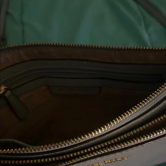 Michael Kors Elegant Gray Crossbody Bag - Picture 6 of 8